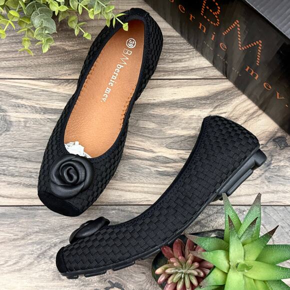 bernie mev. Shoes - NIB Bernie Mev 39 Corona Stretch Woven Fabric Leather Flower Ballet Flats Black